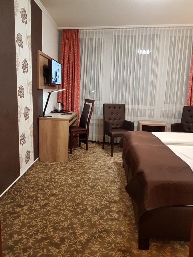 Park Hotel บาดซวิสเชนอาว์น ภายนอก รูปภาพ